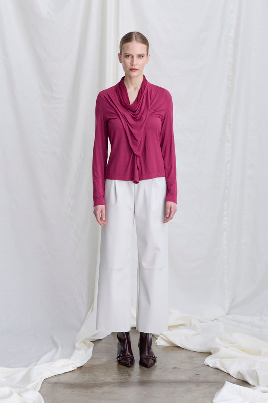 Cropped Trousers Made of Faux Leather 07Z0 8931