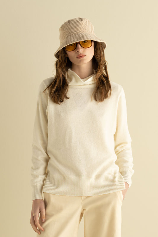 European Culture - Long-Sleeve Sweater with Side Slits - Front